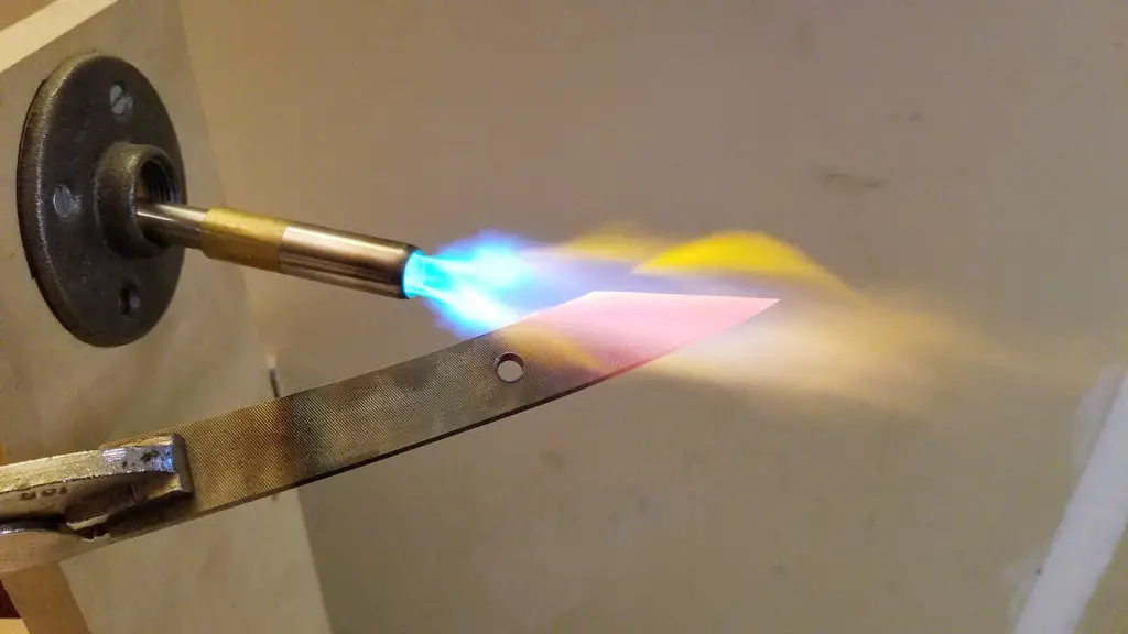 tempering file to make knife using torch